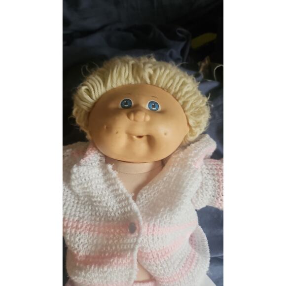 Vintage Blonde haired blue eyed Cabbage Patch doll - Picture 2 of 6